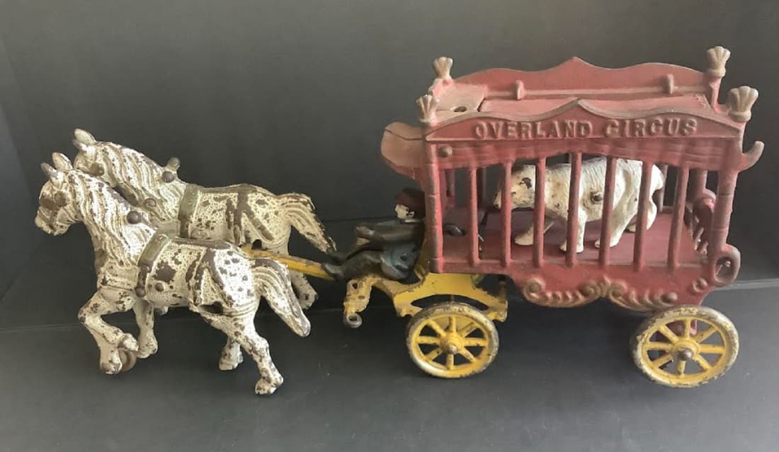 HUBLEY OR KENTON ORIGINAL CAST IRON  OVERLAND CIRCUS HORSE DRAWN WITH 2 HORSES,DRIVER AND BEAR (1 of 5)