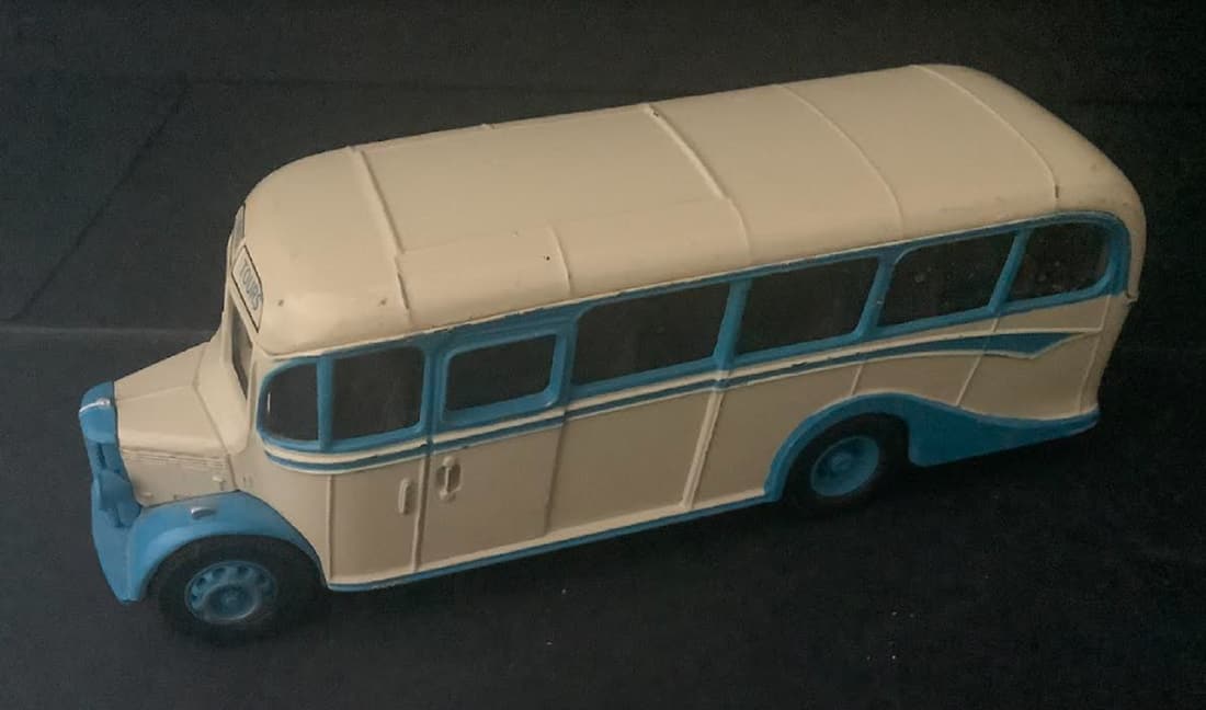 CORGI BEDFORD COACH VEHICLE VICS TOURS (1 of 6)