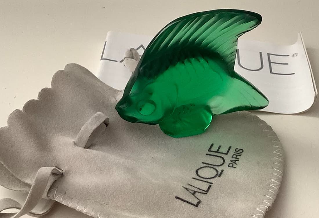 Lalique SIGNED Emerald Green shade of Fish Made in France: This Emerald Green shade of fish add color and whimsy to desks, tables, shelves - anywhere you choose to display it. Made in France. Height: 1 7/8 inches