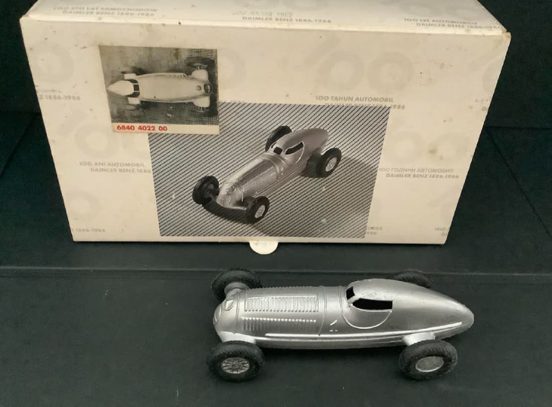 Marklin Mercedes Benz W25 Streamline Vehicle (1 of 5)