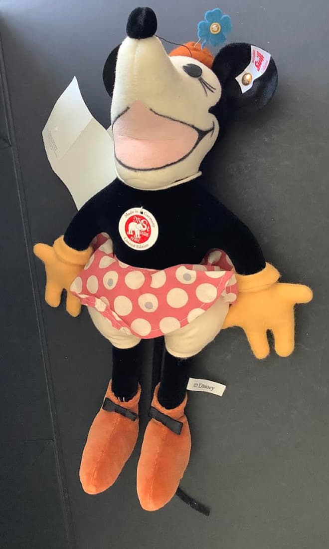 STEIFF DISNEY MINNIE MOUSE DOLL 1932 with Box: STEIFF DISNEY MINNIE MOUSE Doll 1932 Limited 330/2000 Collectible Plush COA.