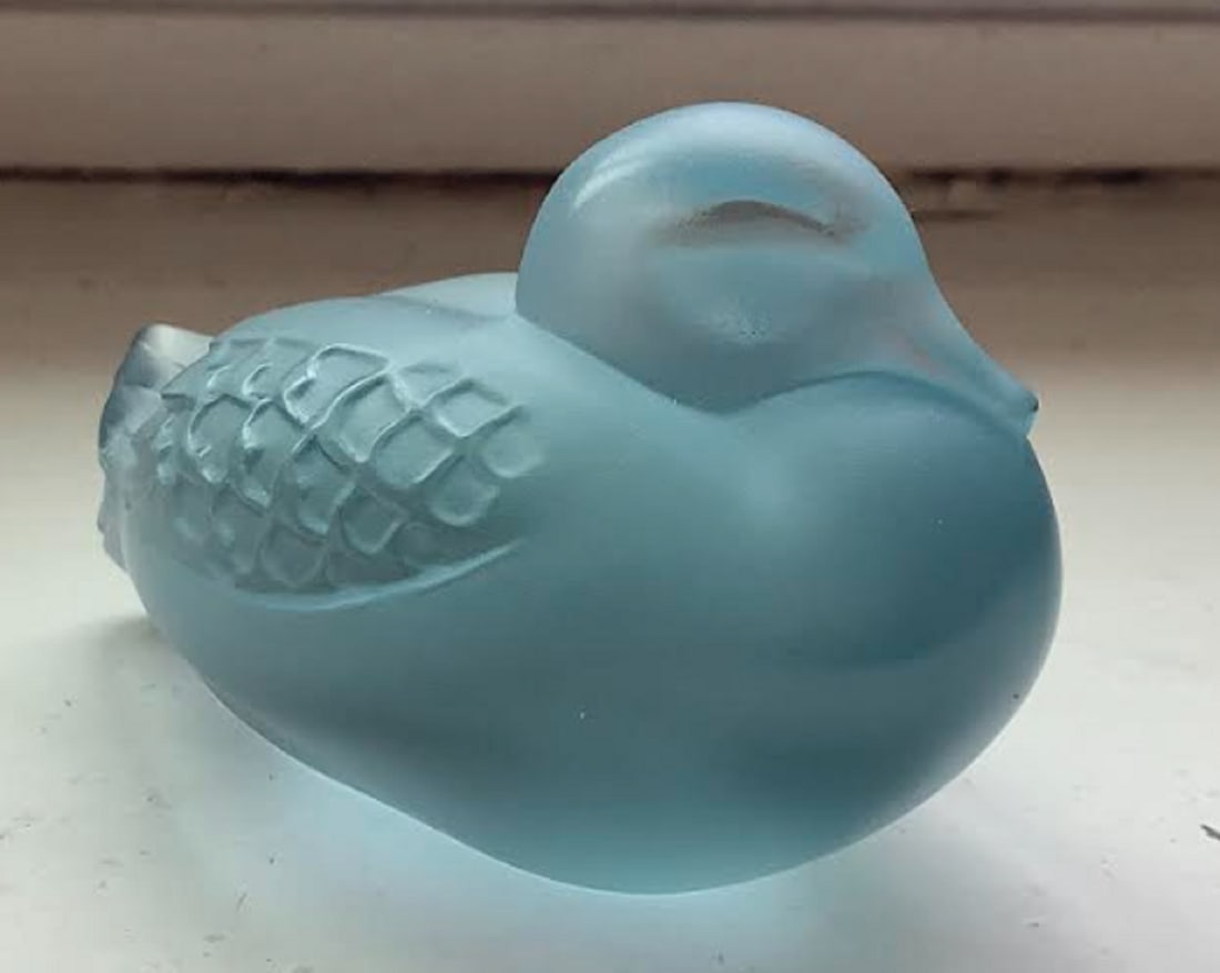 LALIQUE SIGNED ICE BLUE DUCK MADE IN FRANCE.: LALIQUE SIGNED ICE BLUE DUCK MADE IN FRANCE.