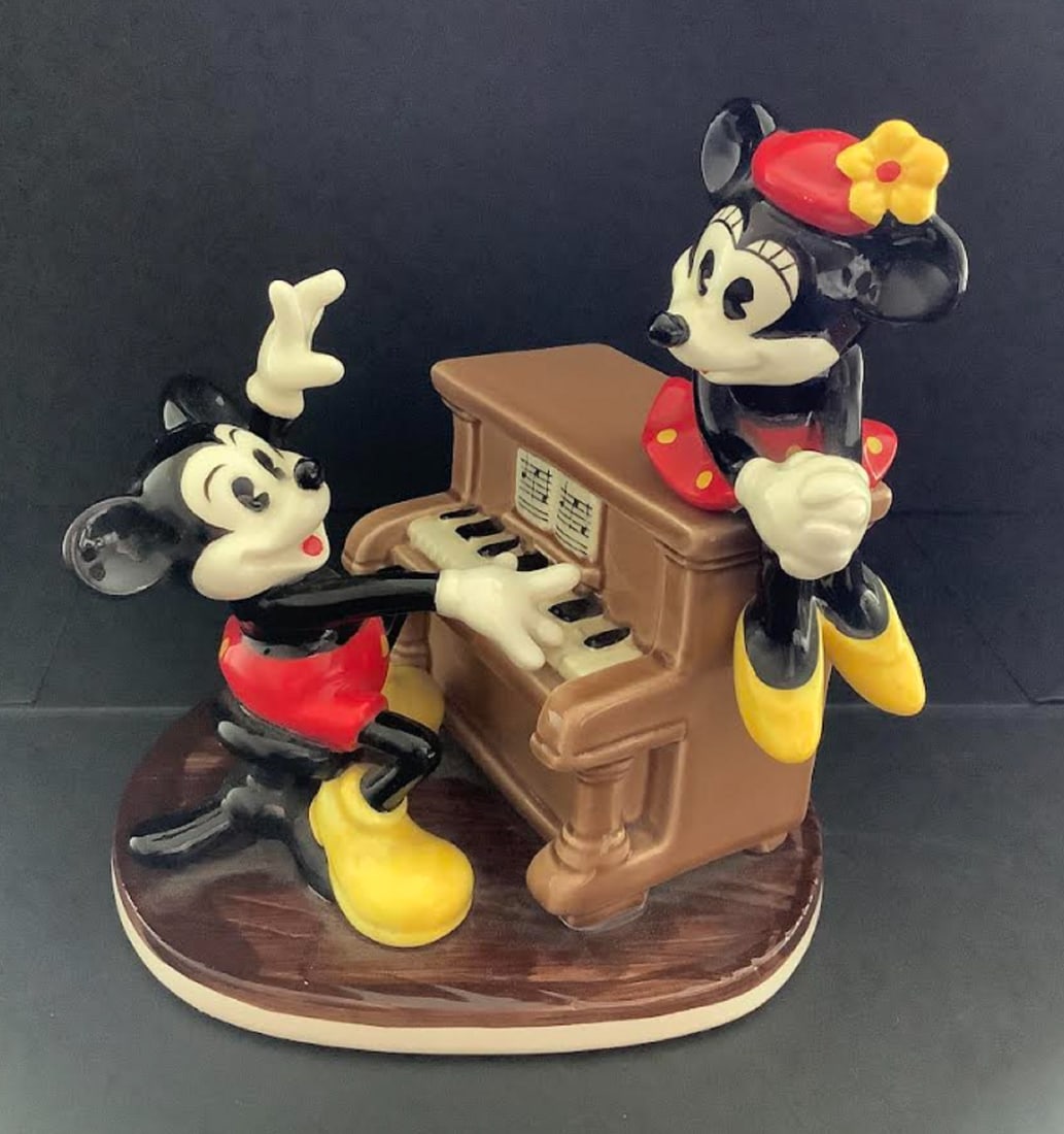 DISNEY PORCELAIN MUSICAL WIND UP FIGURINE WORKS!: DISNEY PORCELAIN MUSICAL WIND UP FIGURINE WORKS! Made in Japan Measures approx 6.5 inches long by 7 inches tall.