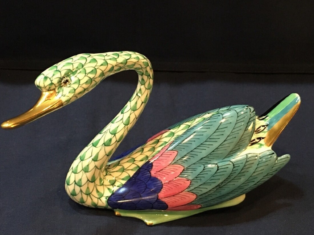 HEREND Larger SWAN Bird Green Fishnet Figurine (1 of 5)