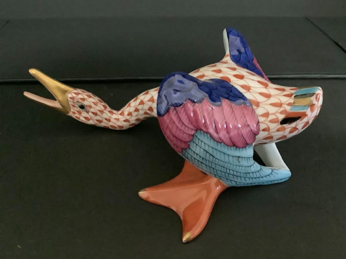 HEREND SIGNED RUST FISHNET PATTER SWIMING GOOSE (1 of 7)