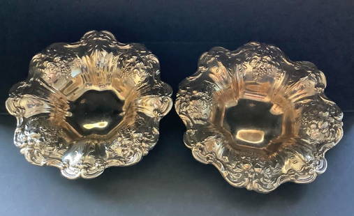 Sterling pair Reed and Barton Francis I Sterling Silver 8 inch Bowls: Sterling Reed and Barton Francis I Sterling Silver Bowls. Pattern number X569, (1) with date mark of 1948, both have no monograms.1 1/2 x 8 in dia.19.75 troy oz.