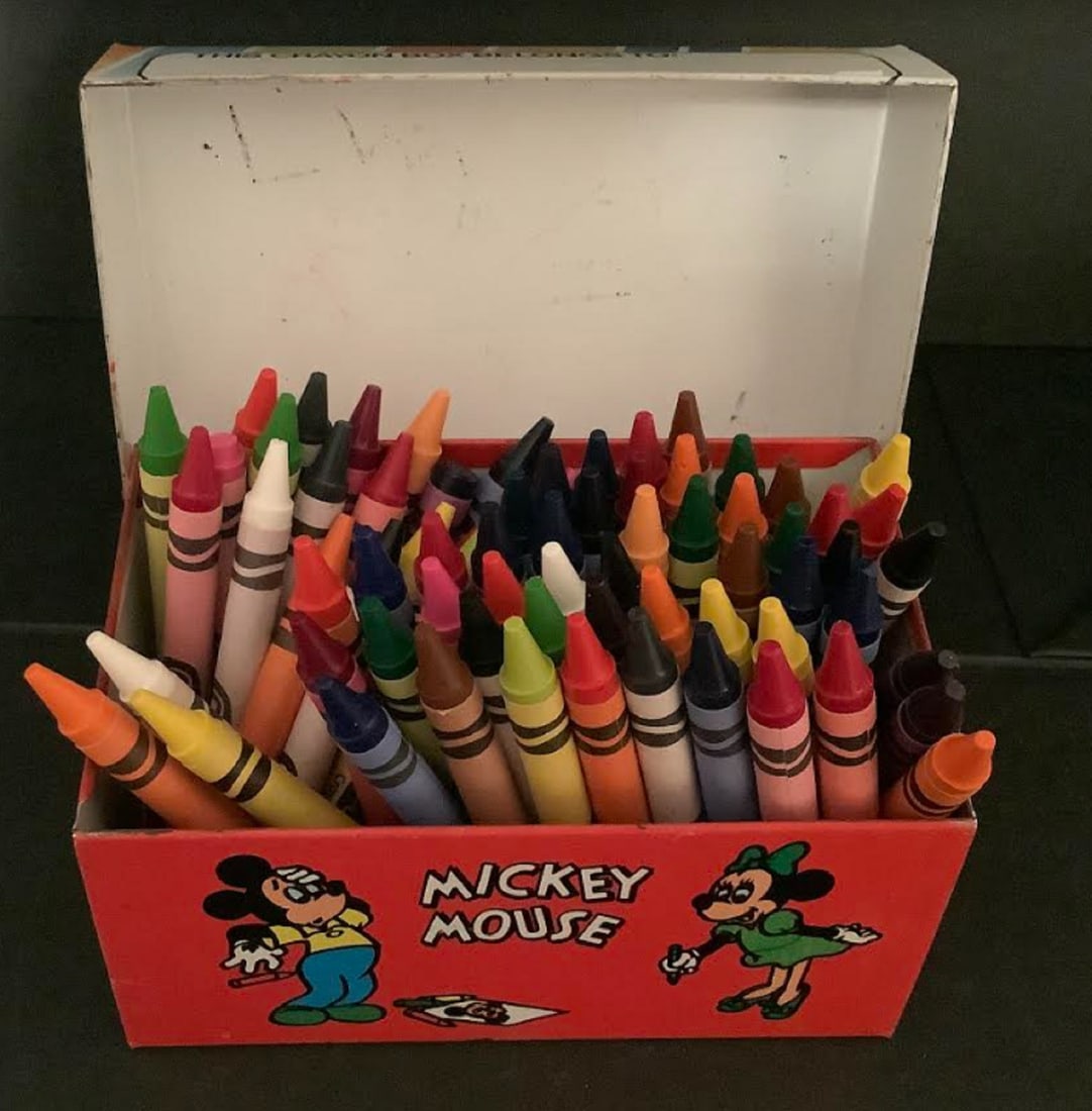 DISNEY J CHEIN TIN LITHO MICKEY AND MINNIE CRAYON HOLDER WITH SOME CRAYONS: DISNEY J CHEIN TIN LITHO MICKEY AND MINNIE CRAYON HOLDER WITH SOME CRAYONS. Measures approx 5.25 wide 3 3/4 high