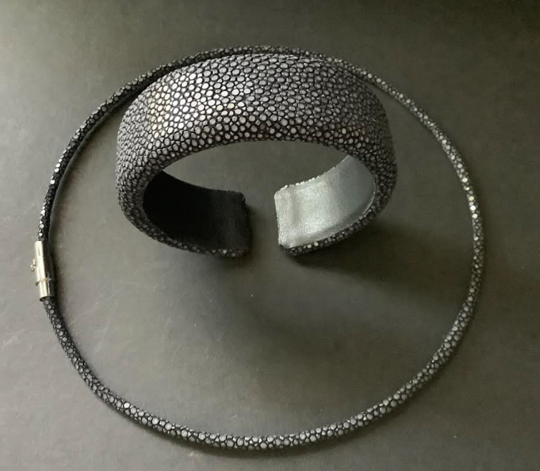Stringray Cuff and matching stringray choker necklace Black color (1 of 3)