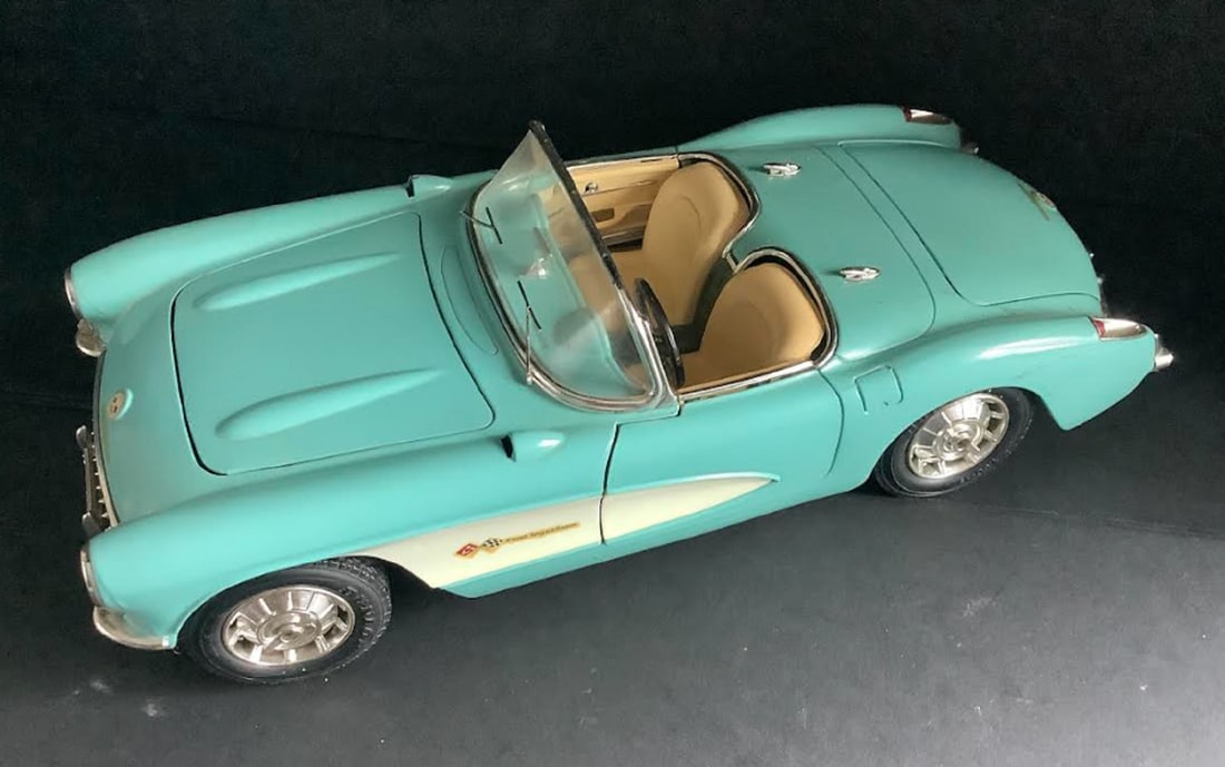 Bburago chevrolet corvette 1957 model best sale car