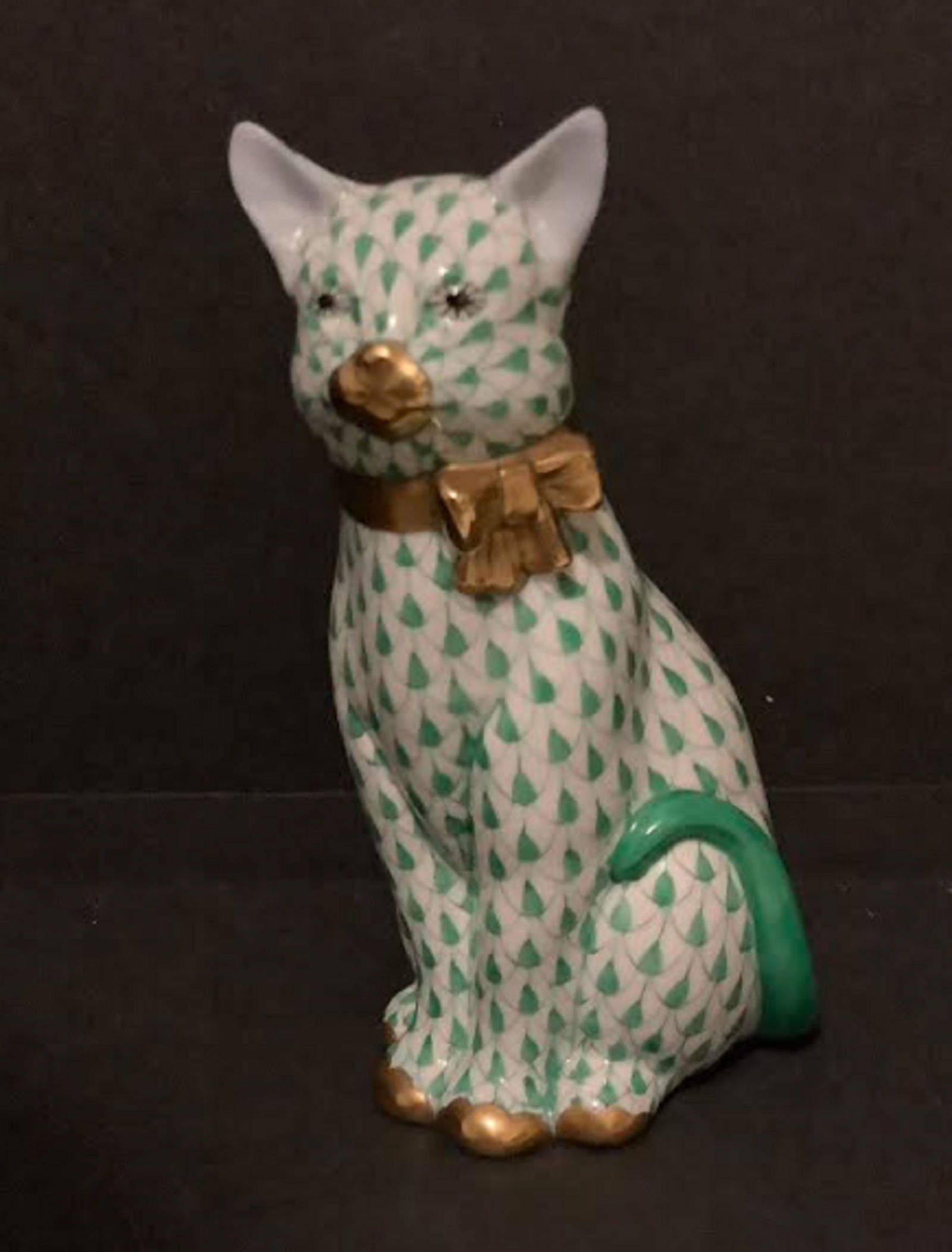 Herend Signed Large Green Fishnet pattern sitting cat with 24kt gold accents (1 of 7)