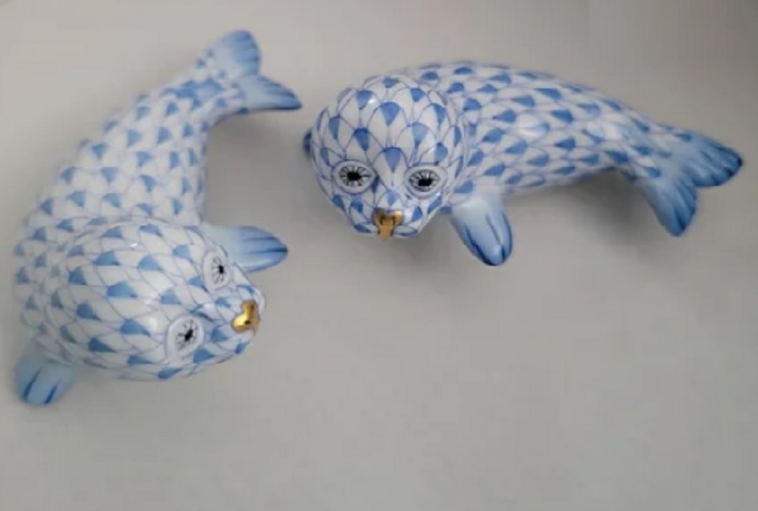 Herend Signed  Porcelain pair of blue fishnet patterned seals (1 of 6)