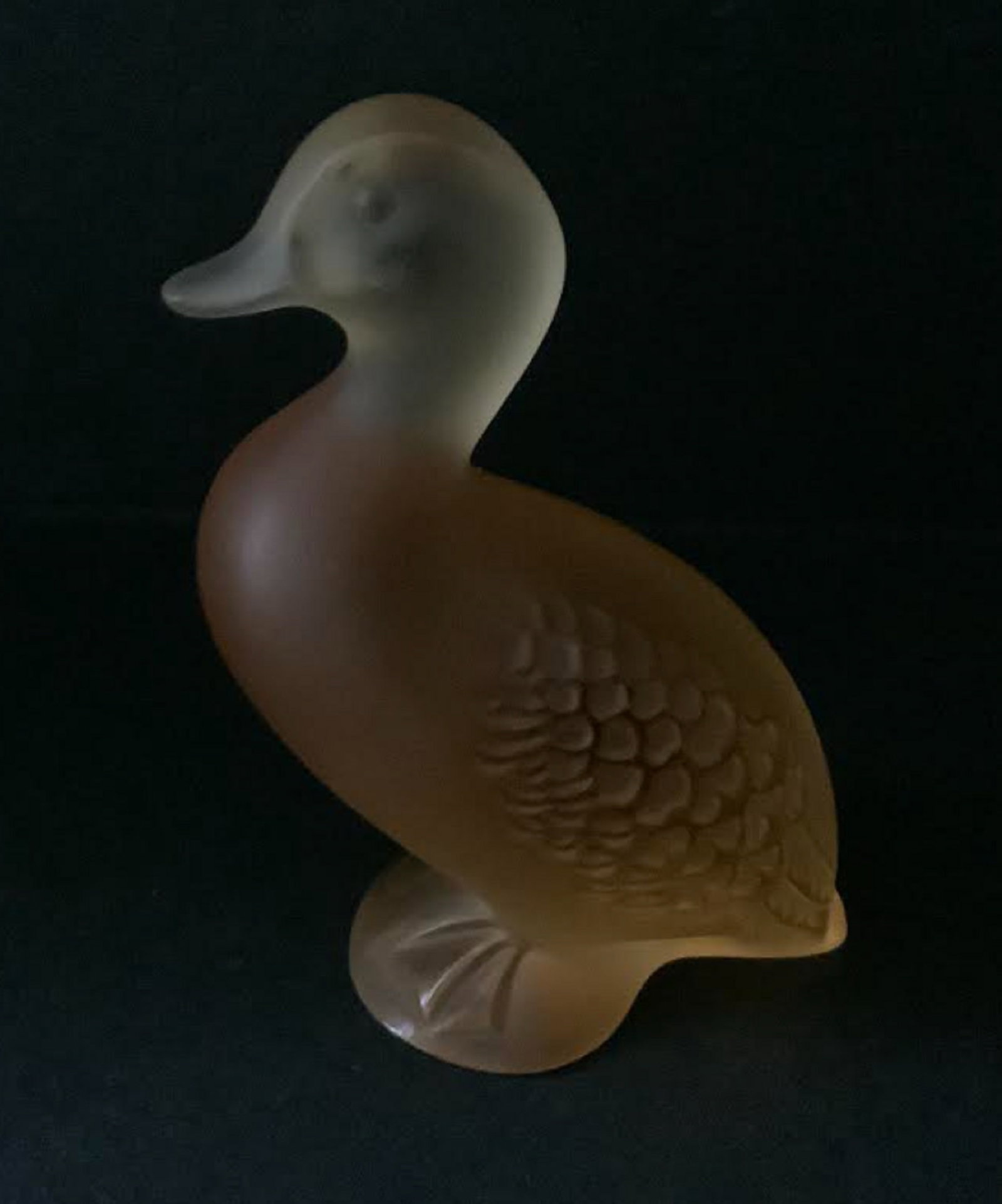 LALIQUE SIGNED AMBER DUCK. Measures approx 2.5 x 2 iches: LALIQUE SIGNED AMBER DUCK. Measures approx 2.5 x 2 iches