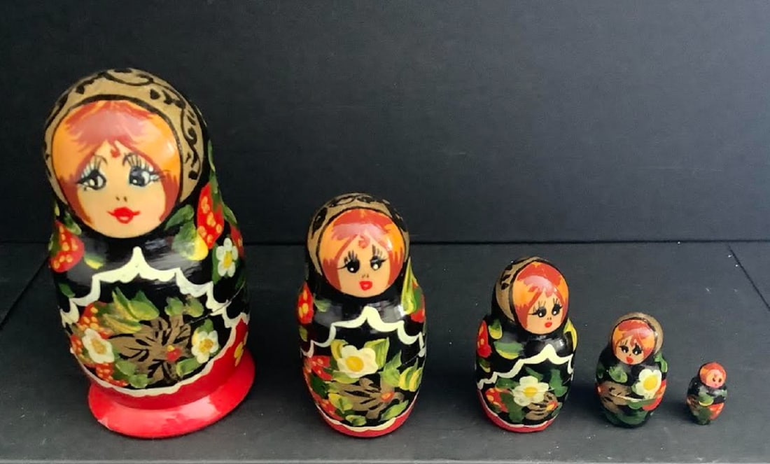 RUSSIAN MATRYOSHKA NESTING DOLLS SET OF 5 (1 of 4)