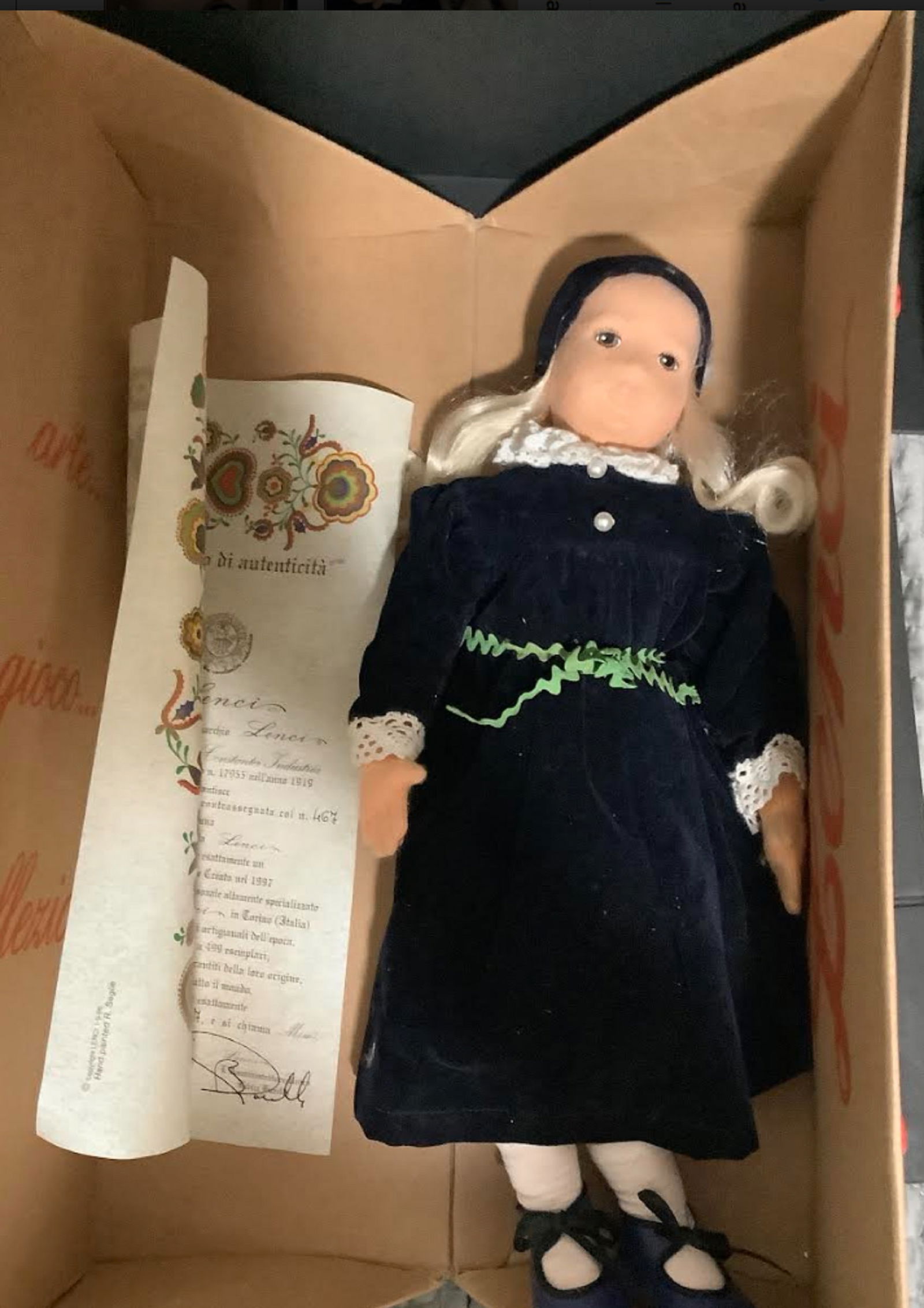 LENCI DOLL 18 INCH IN ITS ORIGINAL BOX WITH CETIFICATE. Great condition with it pretty hair and (1 of 3)