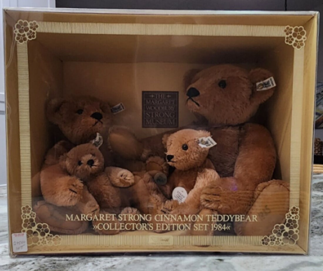 Steiff Bears Margaret Strong Cinnamon Bear Set 1984 Collectors Edition. This limited edition set (1 of 4)