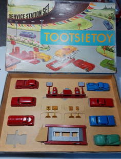 TOOTSIETOY SERVICE STATION VEHICLE TRUCK SET 5710 IN ORIG BOX: TOOTSIETOY SERVICE STATION SET 5710 IN ORIG BOX. One Vehicle is missing and flaps of the box have tape as of age. great rare collectible