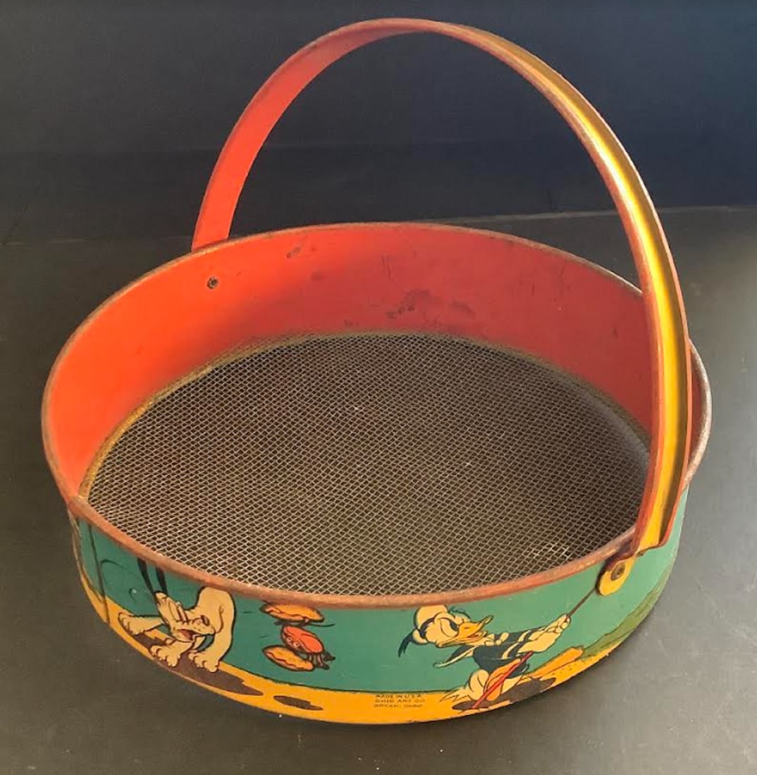 Walt Disney Ohio Art Studio Disney Litho Tin Mickey Mouse and Pluto sand Sifter (1 of 4)
