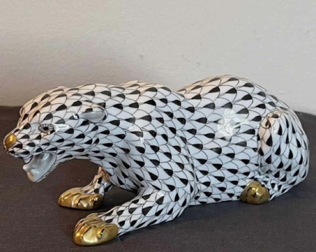 HEREND SIGNED FISHNET BLACK PORCELAIN LIONESS FIGURINE WITH 24K ACCENTS (1 of 6)