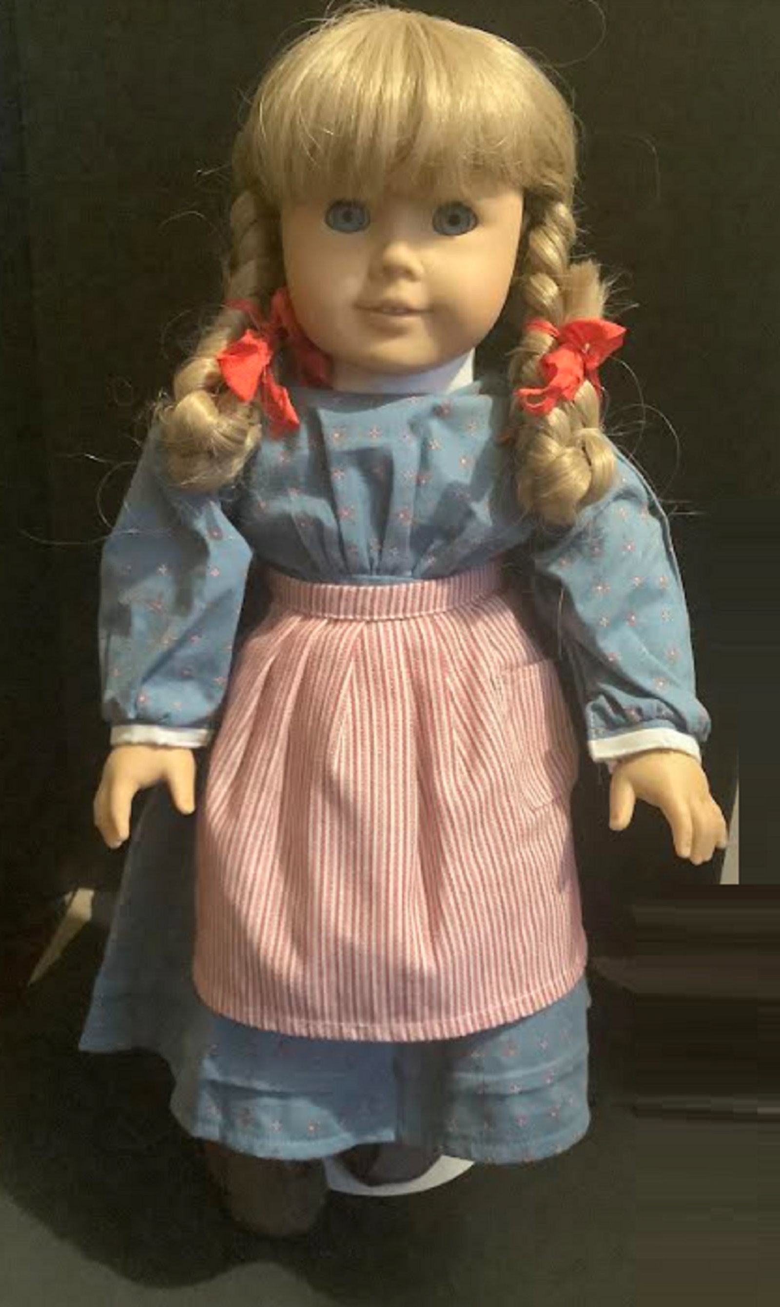 AMERICAN GIRL DOLL FIGURINE 18 INCH WITH STAND PLEASANT COMPANY: AMERICAN GIRL DOLL FIGURINE 18 INCH WITH STAND ORIGINAL PLEASANT COMPANY. KIRSTEN AMERICAN GIRL COMES WITH COMPLEE DRESS SOCKS SHOES AND STAND INSCRIBED ON NECK PLEASANT COMPANY.