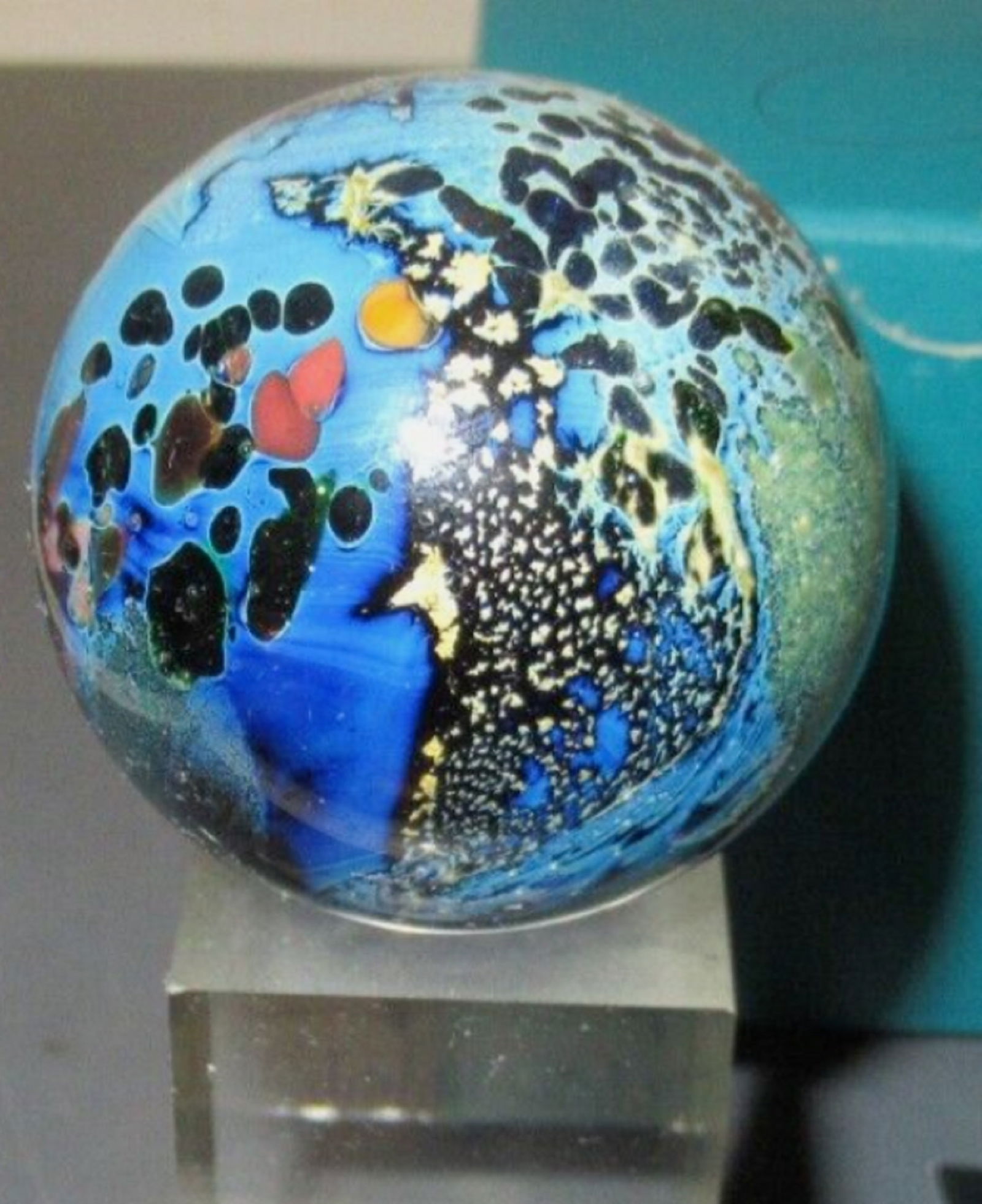 JOSH SIMPSON SIGNED PLANET ART GLASS MARBLE WITH STAND AND ORIG BOX (1 of 6)