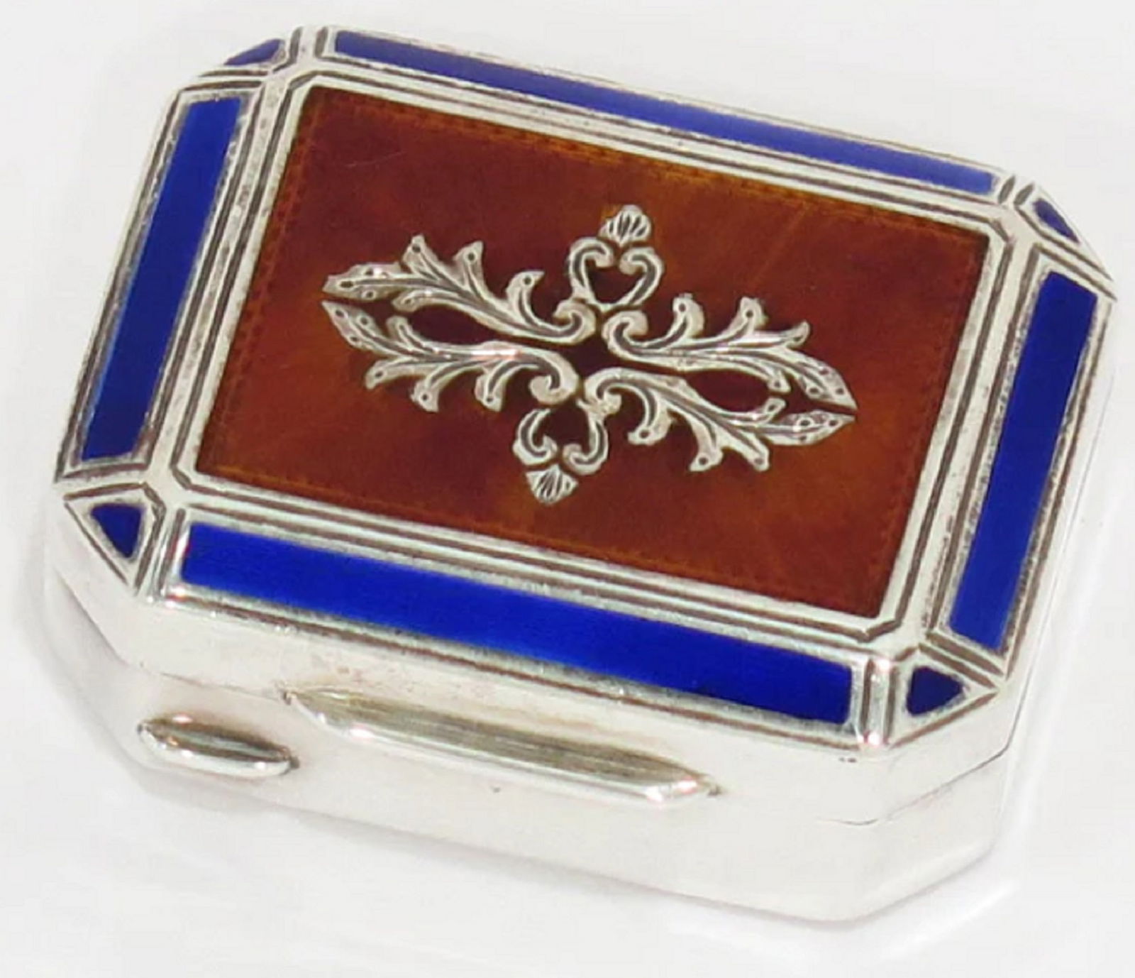 ANTIQUE AMERICAN STERLING SILVER BROWN BLUE ENAMEL FLORAL PILL BOX: ANTIQUE AMERICAN STERLING SILVER BROWN BLUE ENAMEL FLORAL PILL BOX Dimensions: 1.5 x 1.25 x 5/8 in