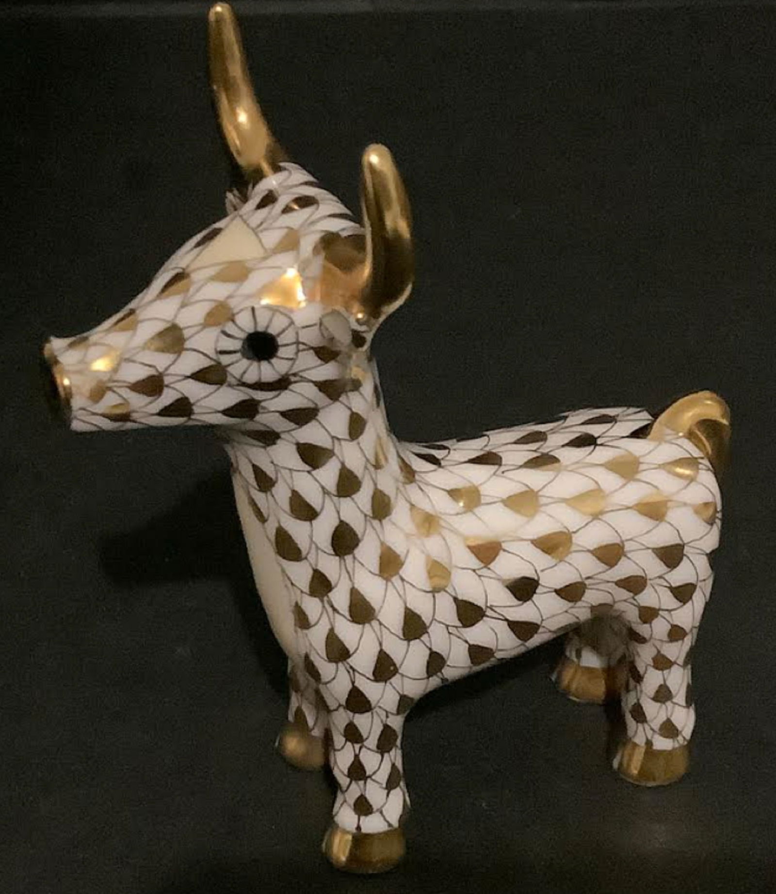 HEREND SIGNED PORCELAIN GOLD FISHNET CALF FIGURINE MADE IN HUNGARY (1 of 6)