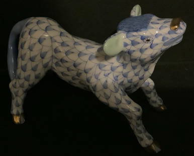 HEREND SIGNED PORCELAIN BLUE FISHNET SHEEP FIGURINE MADE IN HUNGARY: HEREND SIGNED PORCELAIN BLUE FISHNET SHEEP FIGURINE MADE IN HUNGARY. Measurents 8.8cm Height: approx. 6.5cm