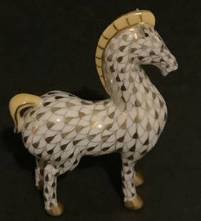 HEREND SIGNED PORCELAIN GOLD FISHNET HORSE FIGURINE MADE IN HUNGARY: HEREND SIGNED PORCELAIN RUST FISHNET HORSE FIGURINE MADE IN HUNGARY. Measurents 5.7cm Height: Approximately 7.5cm