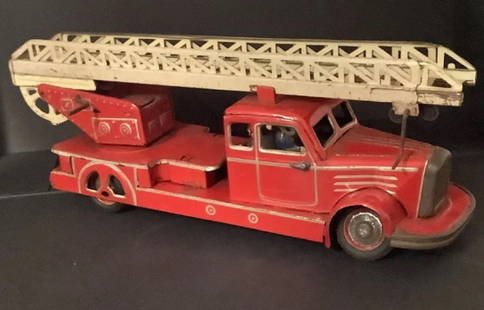 Tippco Tin Firefighter Truck Ladder with 4 figurines LONG!: Tippco Firefighter Truck Scale / Ladder Engine 38cm Tin Toy. .With 4 firefighters in the cabin. (key missing)