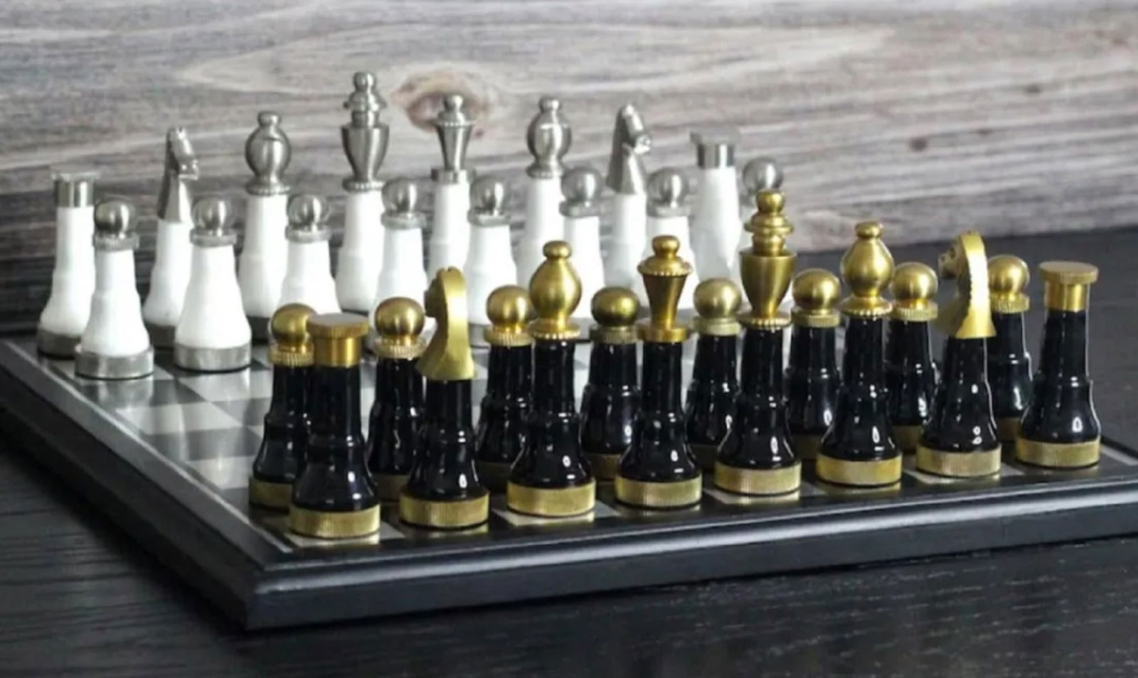 Chess Game Set With Storage Case Tall Pieces (1 of 5)