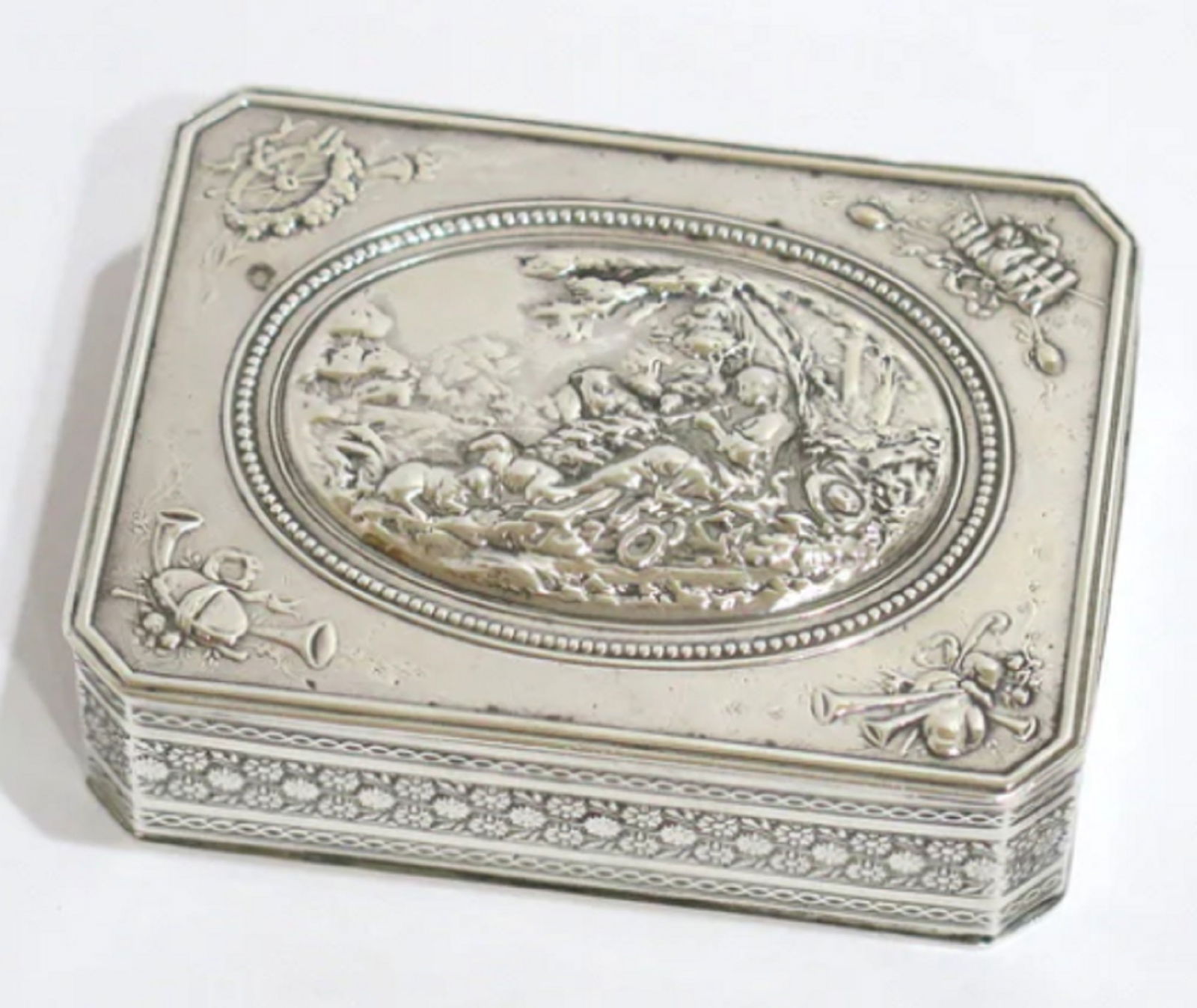 STERLING SILVER ANTIQUE FRENCH PLAYING FLUTE SCENE SNUFF BOX (1 of 6)