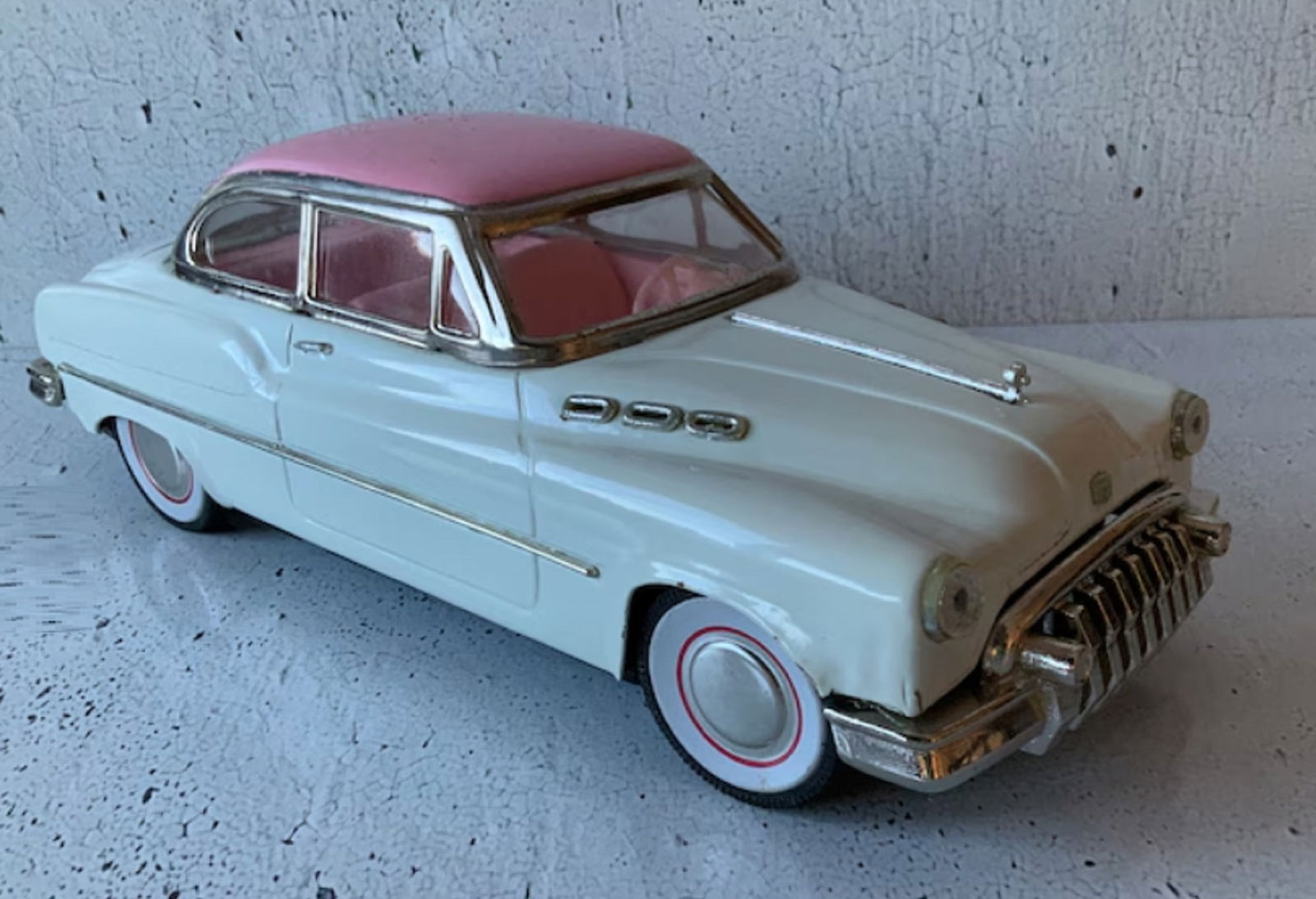 Buick Roadmaster Tin  Vehicle Friction car Standard Sedan With White Pink enamel paint and original (1 of 3)