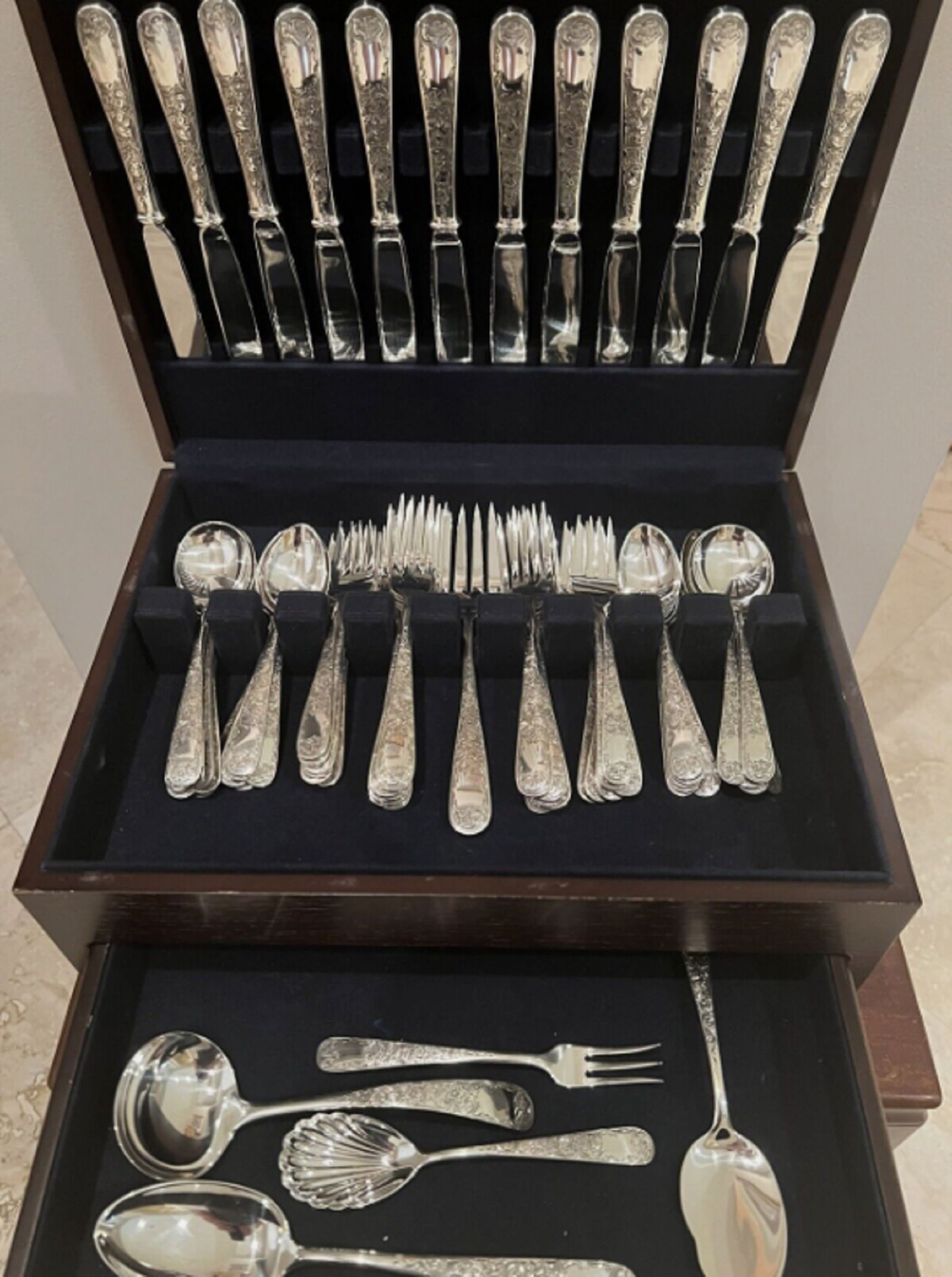 66 Pc Kirk Sterling Silver Old Maryland Engraved Flatware Service For 12 With Serveware No Monogram: Kirk Sterling Silver Old Maryland Engraved Flatware Service For 12 No Monogram The Photos are part of the description. Box for display only12 knives 8 7/8''12 forks 7 1/4''12 salad forks 6 1/4''12 tea