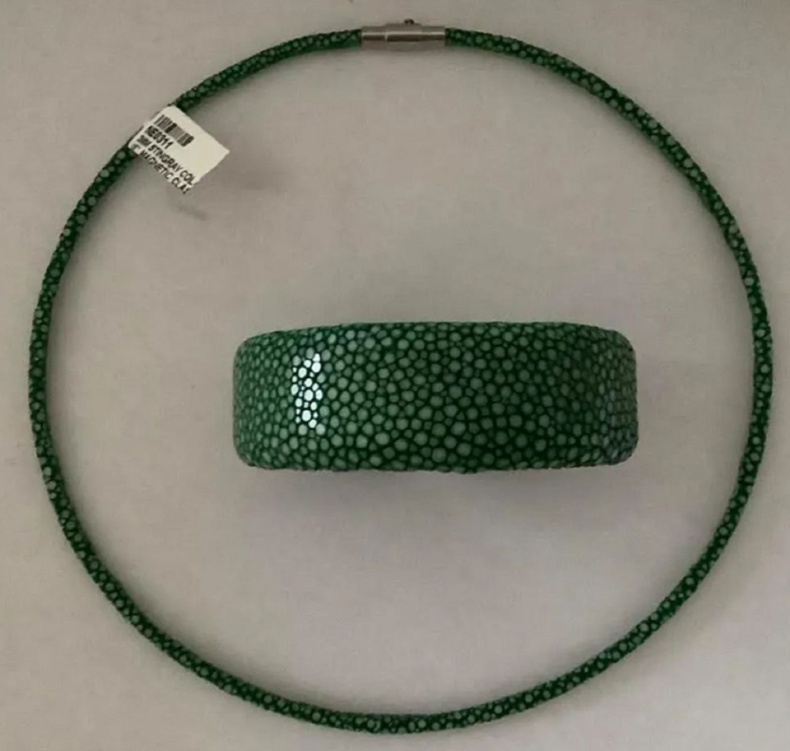 Stringray Cuff and matching stringray choker necklace Green color (1 of 4)
