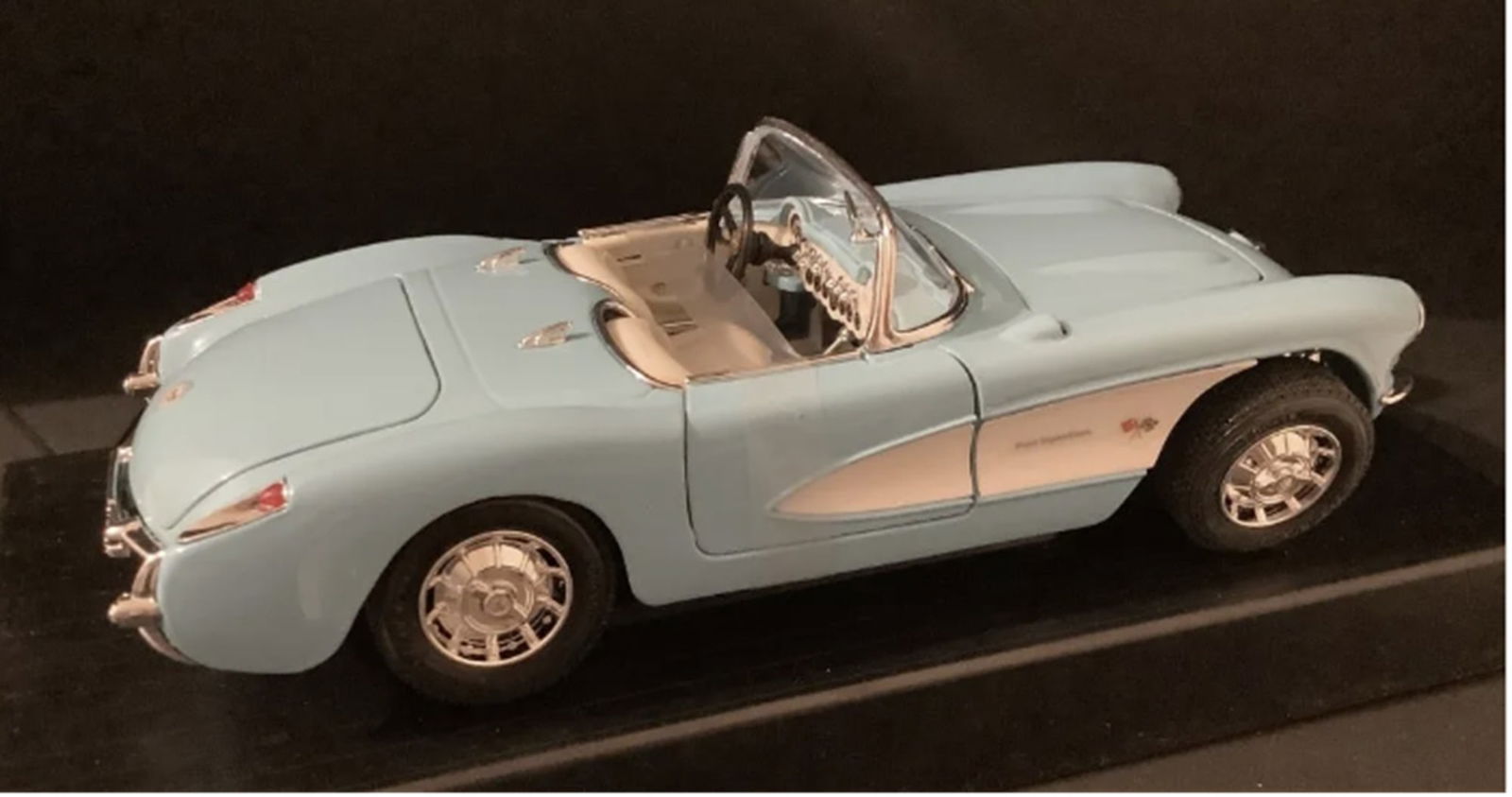 Cheverolet Corvette Model Car Vehicle 1957 With box.   1:18 scale (1 of 5)