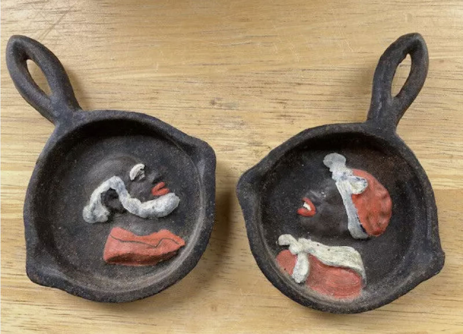 Black Americana Era Cast Iron Skillet Ash Tray Pots (1 of 4)