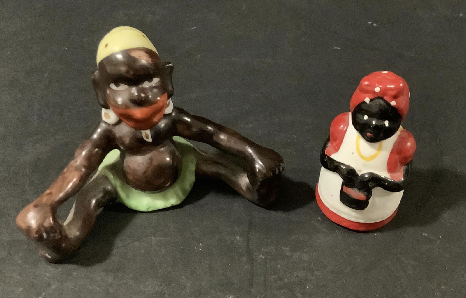 Black Americana Era Aunt Jemima Thimble with Baby Figurine: Black Americana Era Aunt Jemima Thimble with Baby Figurine Measuers approx 1.5 inches tall