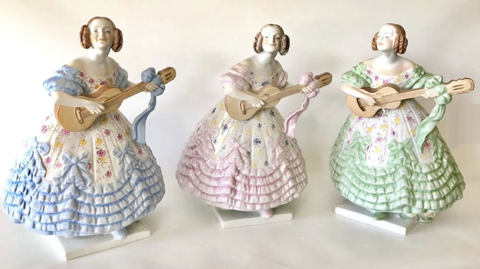 Herend porcelain SET Three girls playing guitar Blue Pink Green Mrs Dery Ceramic Figurines Deryne (1 of 12)