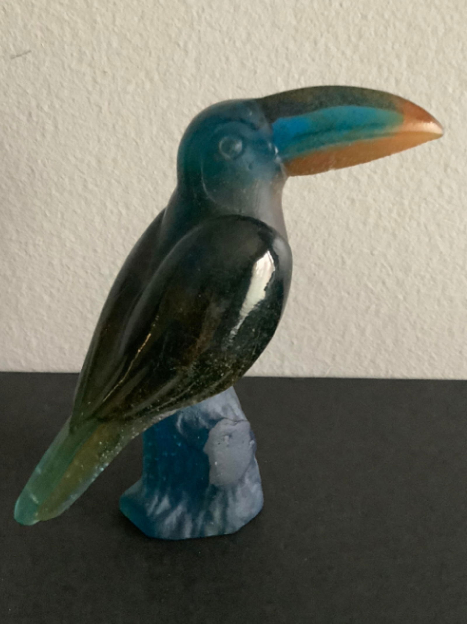 DAUM PATE DE VERRE SIGNED CRYSTAL BIRD TOUCAN FIGURINE. Made in France (1 of 7)