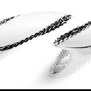 Italian Collection 18K White Gold White Agate & Diamond Ring 18064001: A brilliant, futuristic design that is bound to astonish and dazzle every single time, with the impressive, curvy 18K white gold body twisting its way up to the stunning white agate stone contrasted