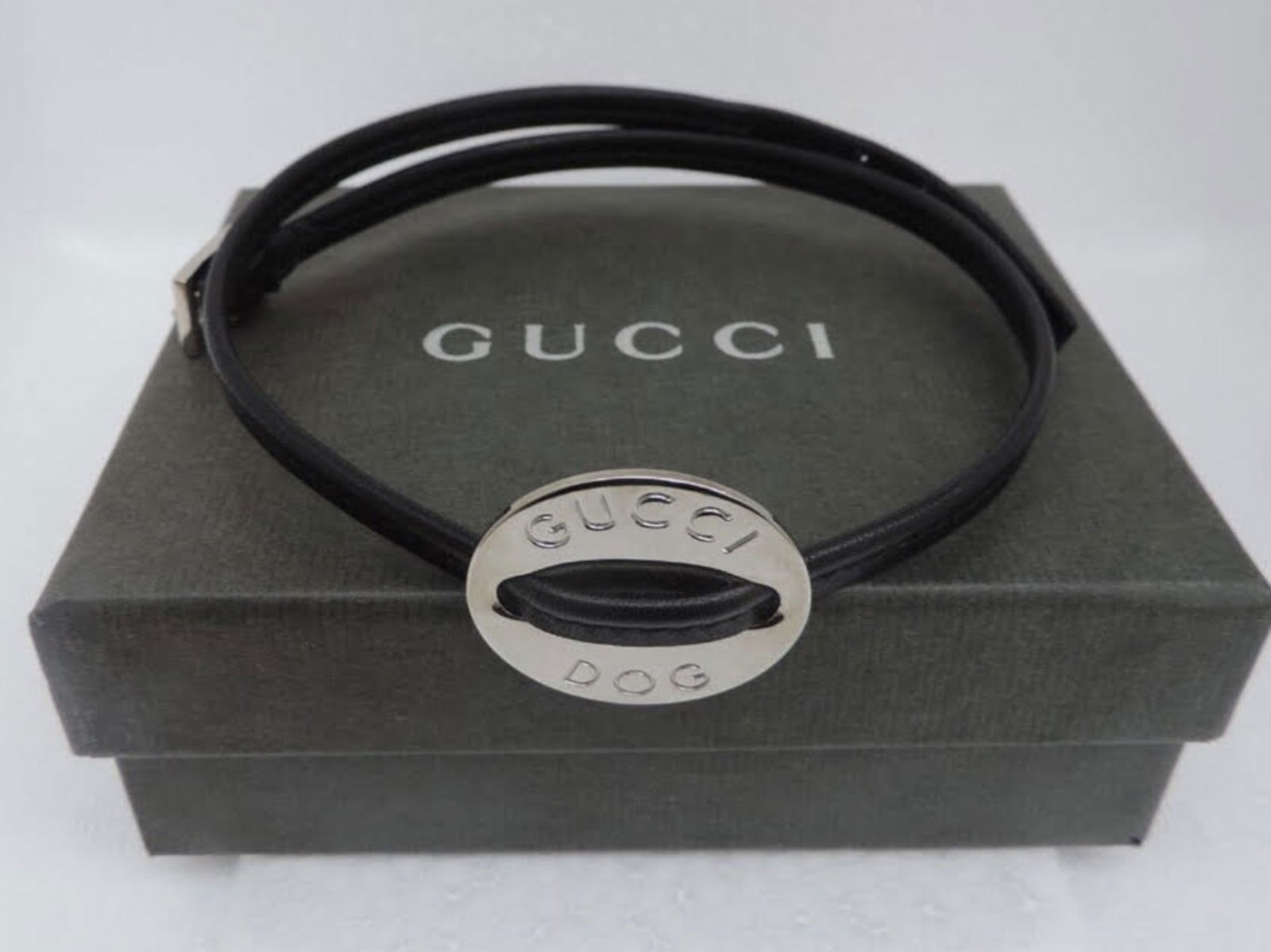 GUCCI Dog Collar w/ Charm Made in Italy: GUCCI Dog Collar w/ Charm Made in Italy 40-42.5cm W/Paper Bag & Box