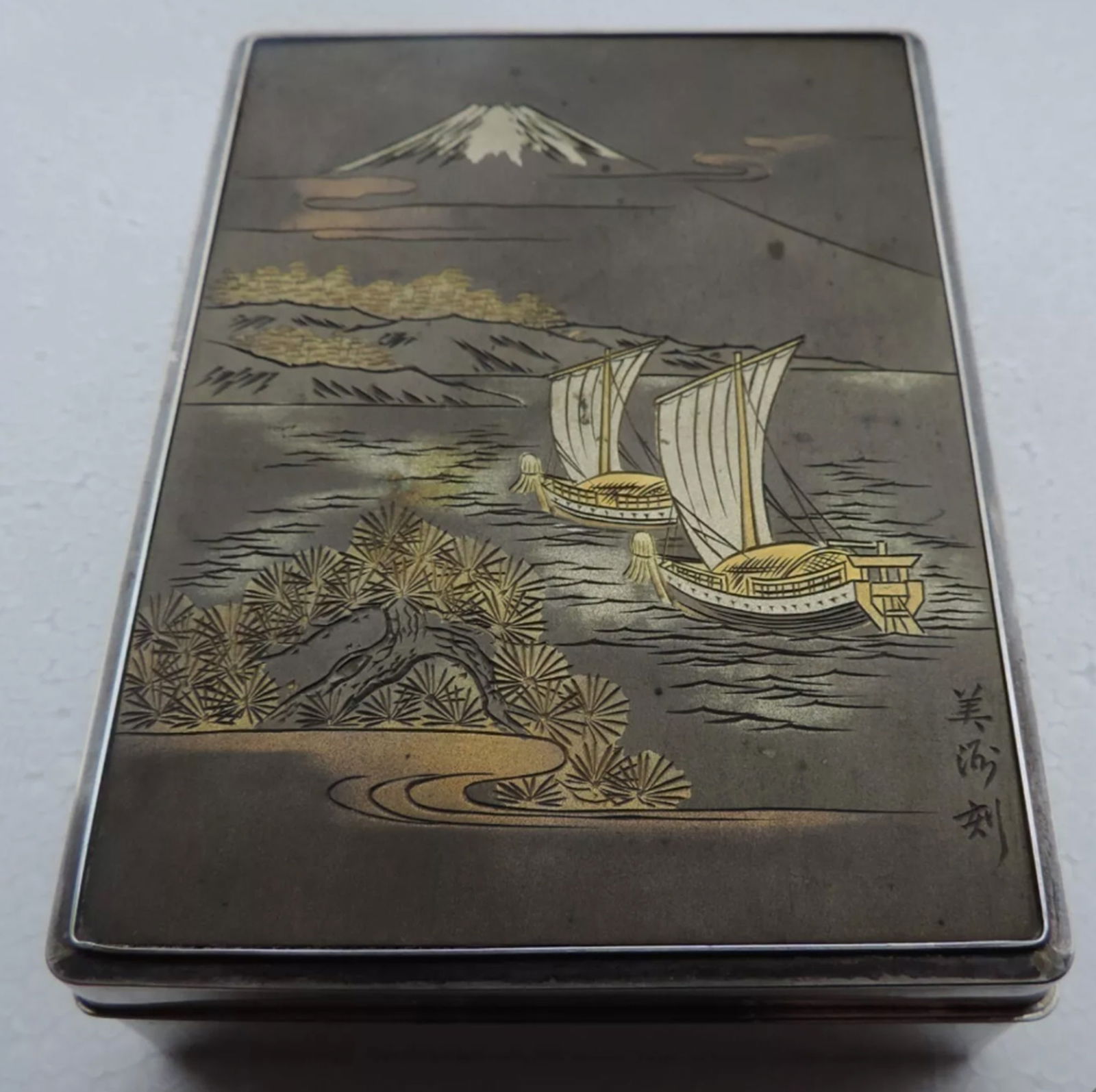MEIJI Japanese Sterling Silver OR EARLY TAISHO  BOX WITH MIXED METALS (1 of 8)