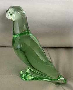 Baccarat Signed Green Parrot Paperweight Figurine: Baccarat Signed Green Parrot Paperweight Figurine. Measures approx 3 7/8 inches tall