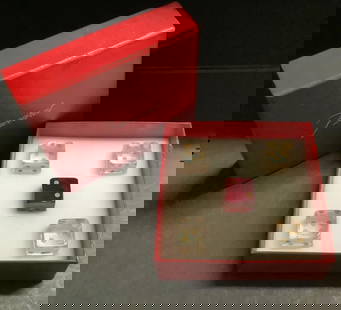 Baccarat Signed Dice Set of 5 with Orig Box Made in France: Baccarat Signed Dice Set of 5 with Orig Box Made in France