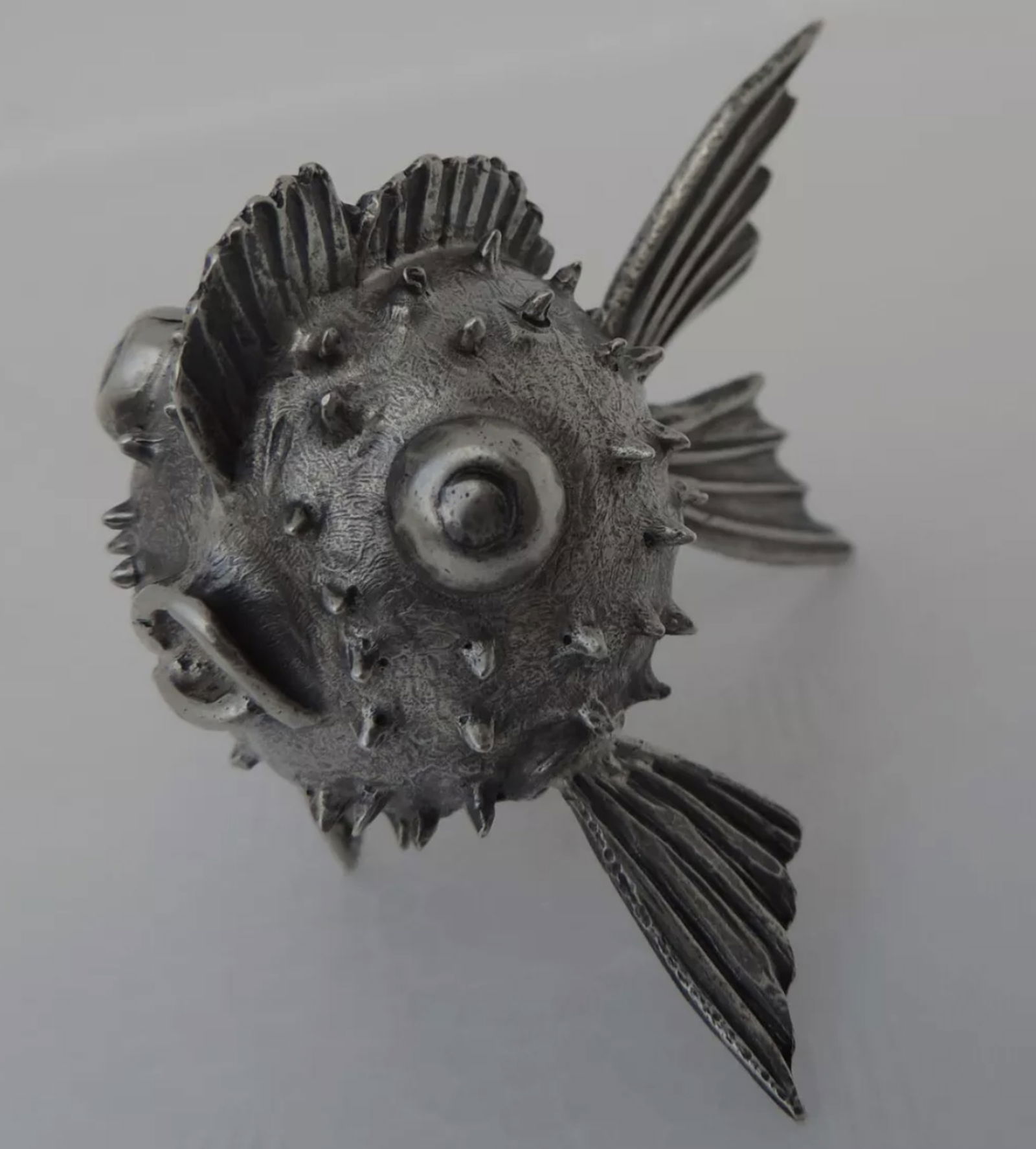 Buccellati Sterling Silver 925 Japanese Fugo Blow Fish RARE FIND!: Buccellati Sterling Silver 925 Japanese Fugo Blow Fish. EXTREMELY RARE VINTAGE BUCCELLATI STERLING SILVER 925 JAPANESE FUGU ( BLOW) FISH, FULLY HALLAMARKED AND SIGNED.SIZE: APPROXIMATELY 2" WIDE X 1 5