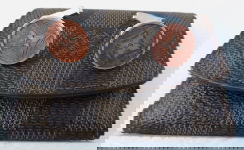 Louis Vuitton Cufflinks Cuff Buttons Sterling Silver 925 w Original Case: Louis Vuitton Cufflinks Cuff Buttons Sterling Silver 925 w Original Case. SIZE: APPROXIMATELY 17 mm WIDE.