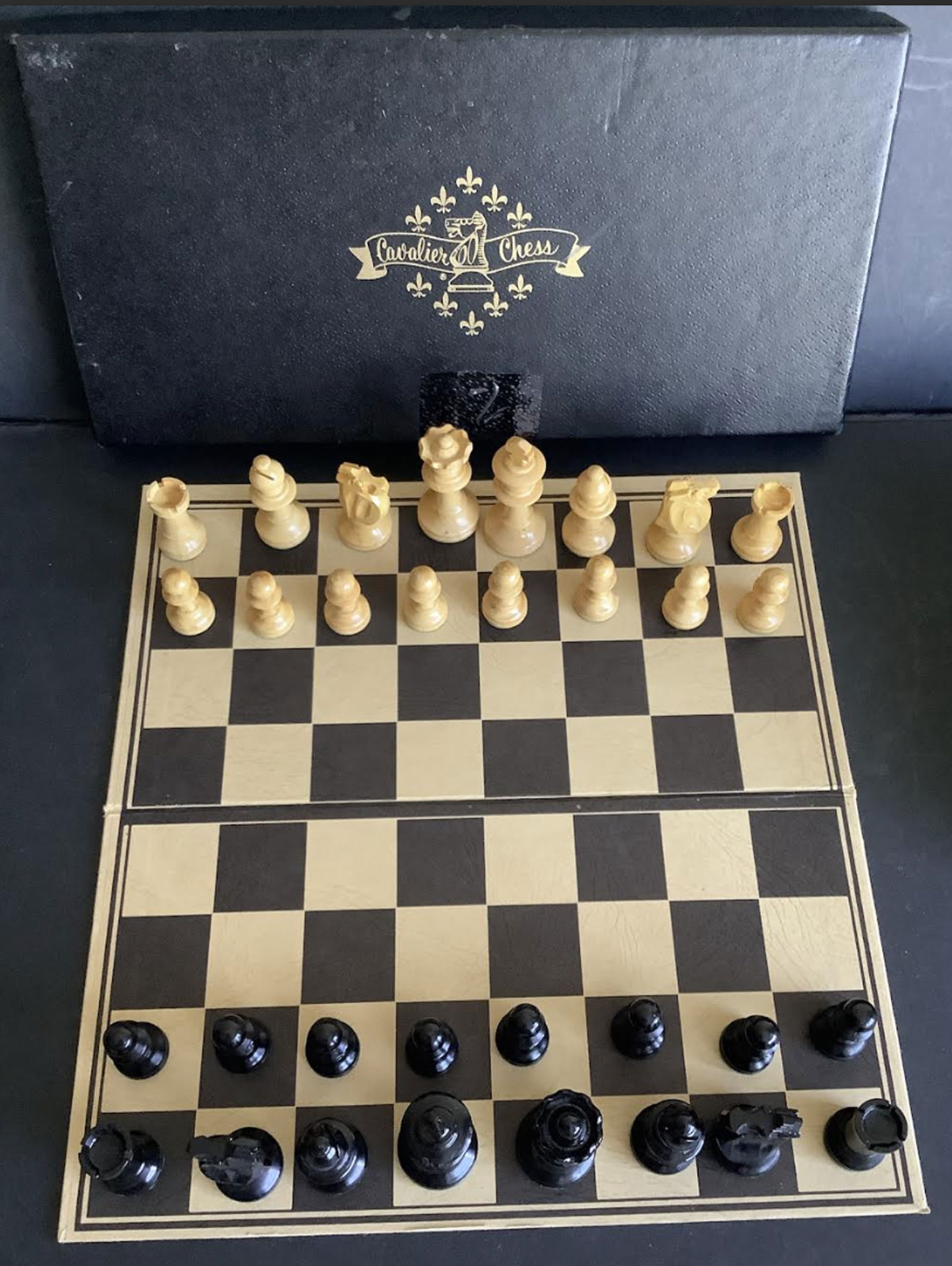 Cavalier Chess Set Game 1940 (1 of 5)