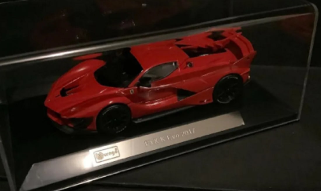 BURAGO Ferrari Fxx-K Evo Hybrid 6.3 V12 2017 Red 1/43 SCALE (1 of 7)