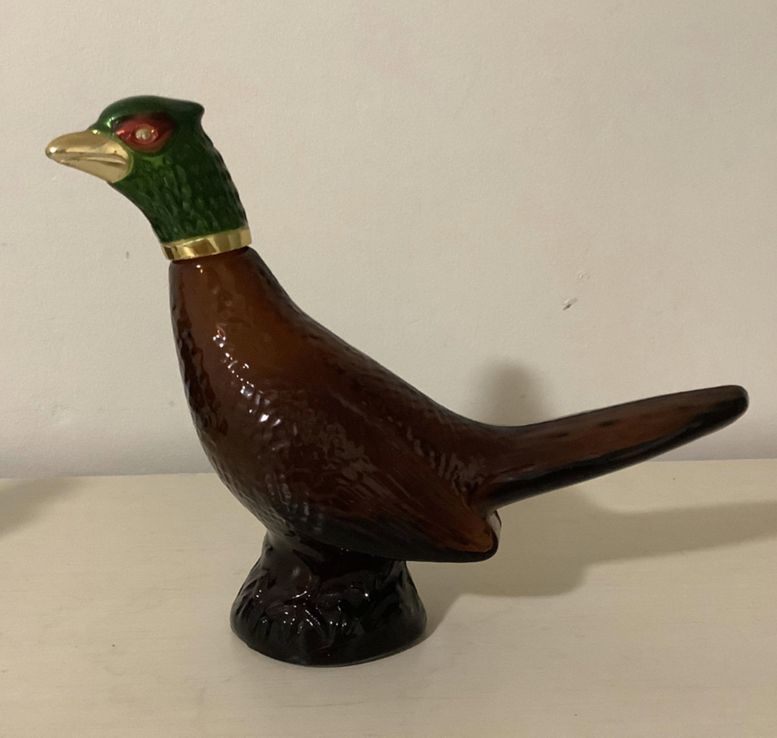 Glass Swan Decanter Claret AVON 5: Glass Swan Decanter Claret AVON 5 Measures approx 7.5 inches across x 6.25 inches tall No Chips or cracks
