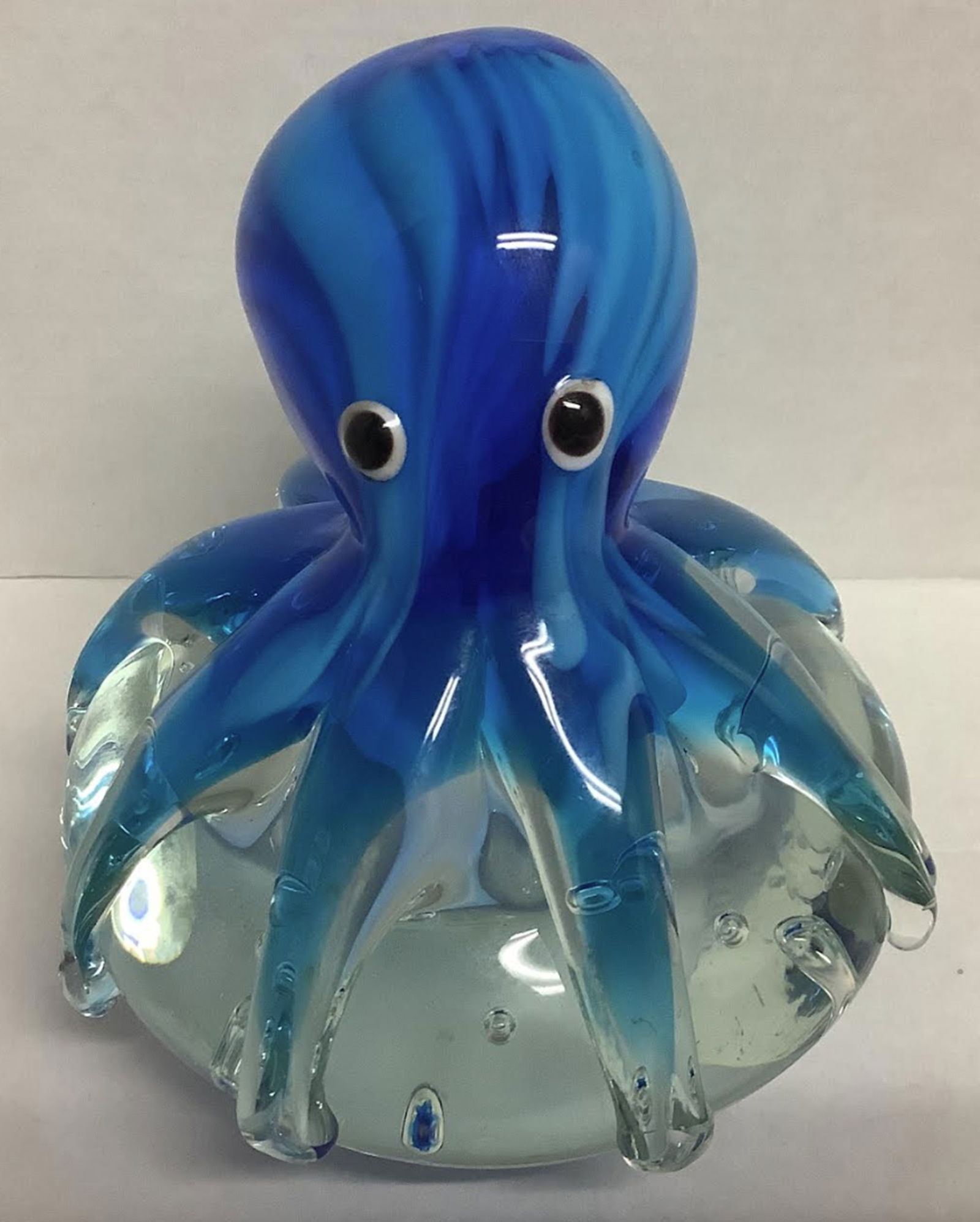 MURANO BLOWN ART GLASS OCTOPUS FIGURINE PAPERWEIGHT: MURANO BLOWN ART GLASS OCTOPUS FIGURINE PAPERWEIGHT. Measures approx 4.25 inches high4.25 inches wide3.5 inches deep